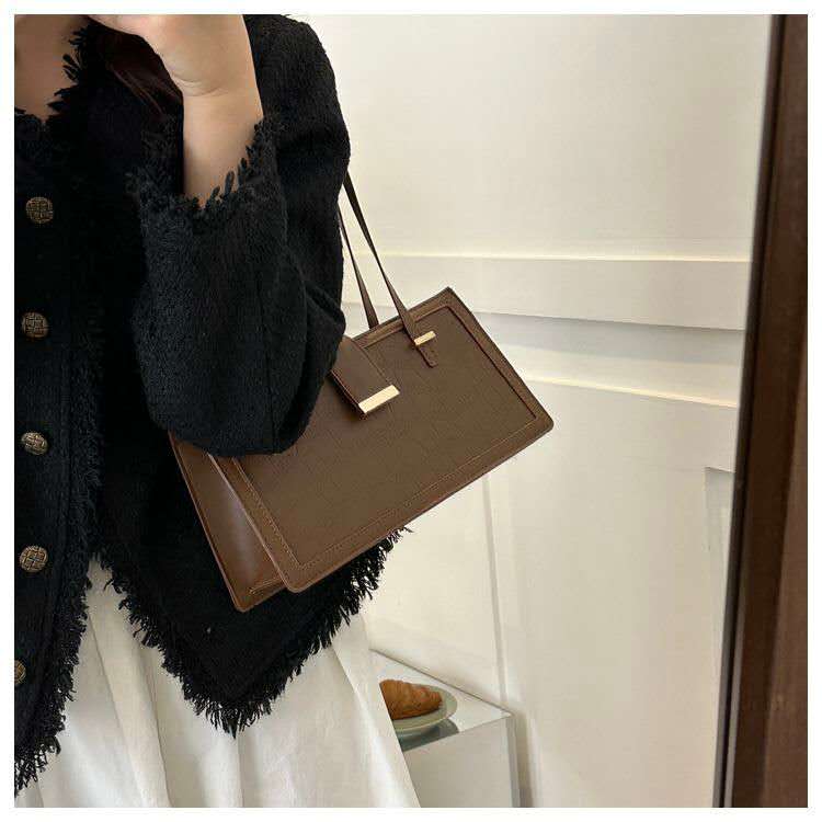 CROCODILE PATTERN SHOULDER BAG
