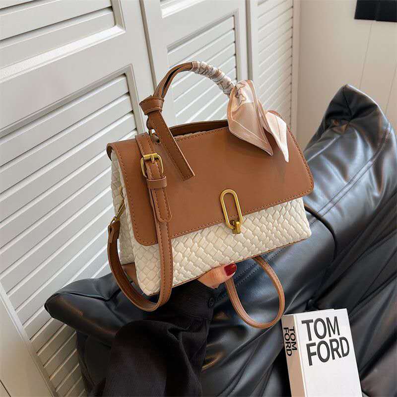 NEW WAVE SQUARE SHOULDER BAG
