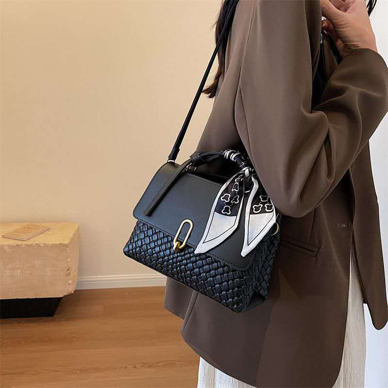 NEW WAVE SQUARE SHOULDER BAG