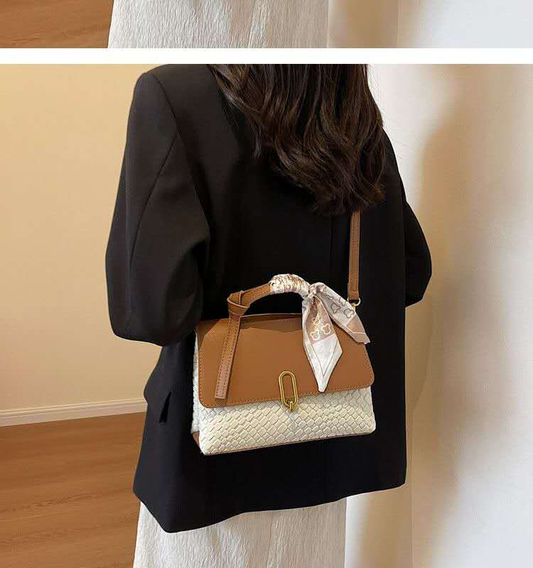 NEW WAVE SQUARE SHOULDER BAG
